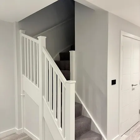 New 2 Floor Duplex With Pool Table & Sky Terrace Apartment Birmingham