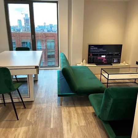 New 2 Floor Duplex With Pool Table & Sky Terrace Birmingham